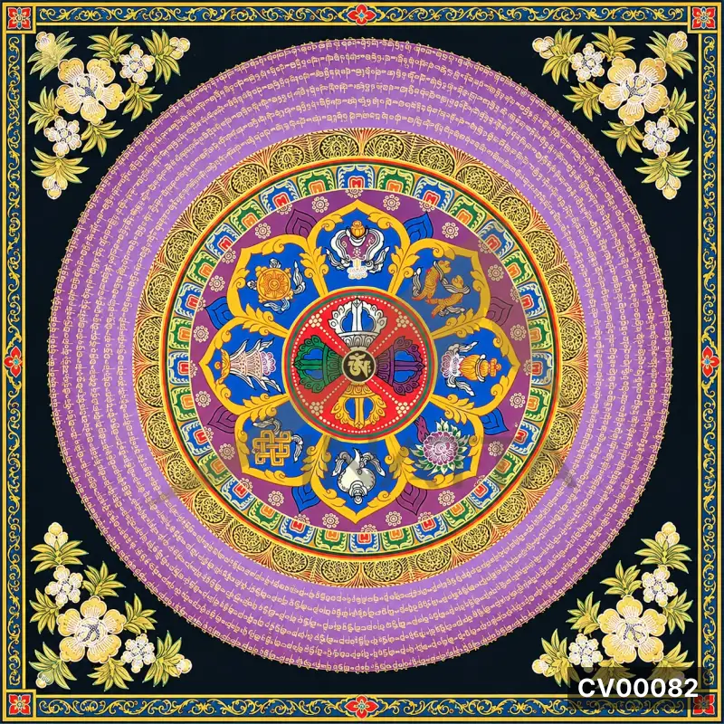Tranh Mandala vuông, nền đen, hoa văn tròn nhiều lớp màu tím, vàng, đỏ, xanh lam, có dòng chữ nước ngoài.