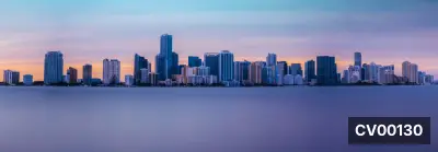 Ảnh panorama chụp dãy nhà cao tầng hiện đại bên bờ biển Miami trong ánh hoàng hôn rực rỡ.