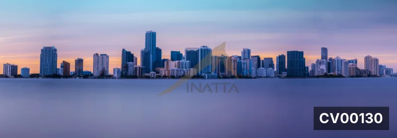 Ảnh panorama chụp dãy nhà cao tầng hiện đại bên bờ biển Miami trong ánh hoàng hôn rực rỡ.